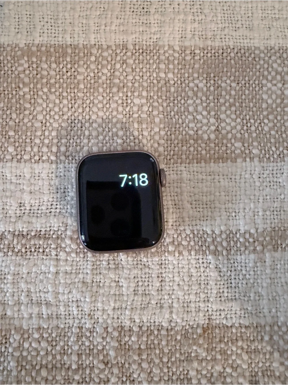 Apple Watch Series 5 (38mm) GPS – Rose Gold – Preloved + 3 Bands